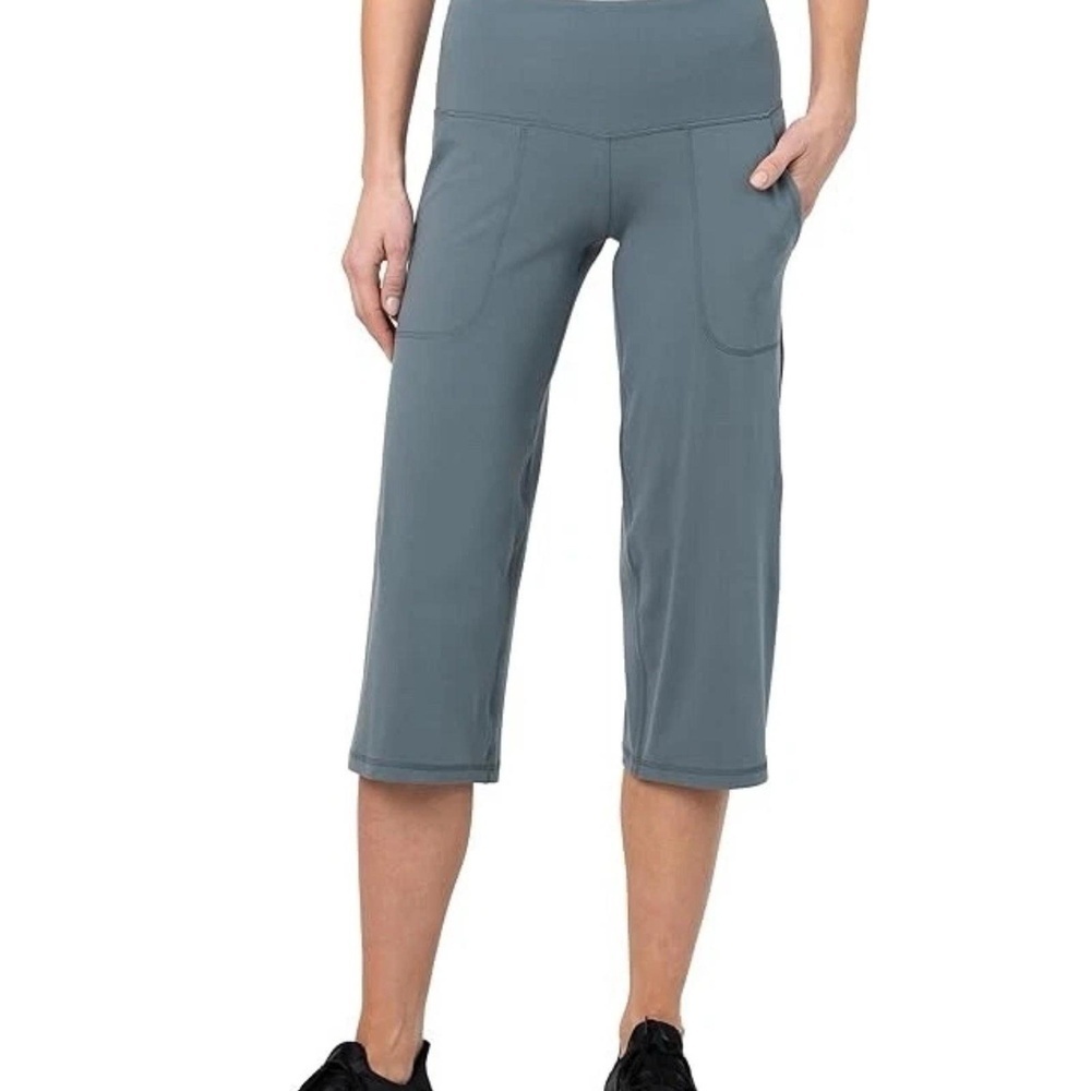 Tuff Athletics Women's Capri Yoga Pants, Green, Size L. CB